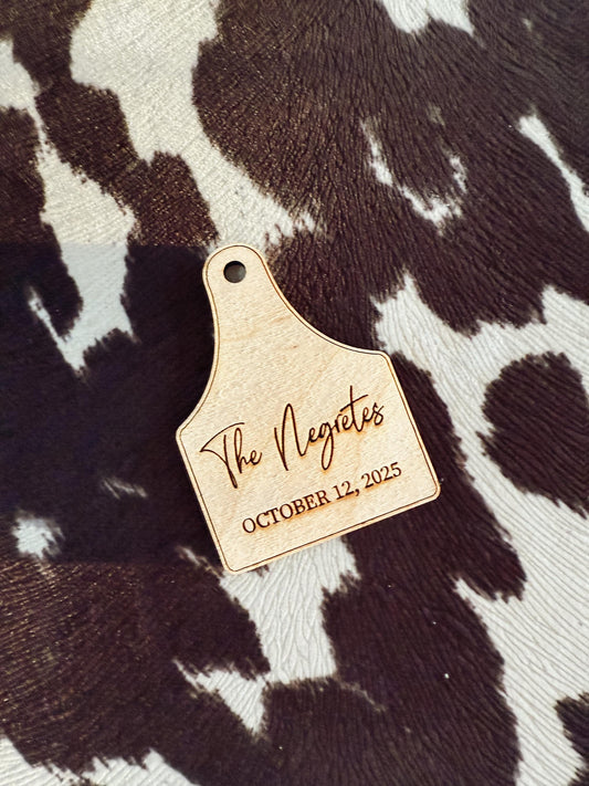Save the Date Cow Tag Western Wedding Magnets | Wooden Save the Date Personalized Set | Wedding Table Decor | Custom Laser Engrave Oak Wood