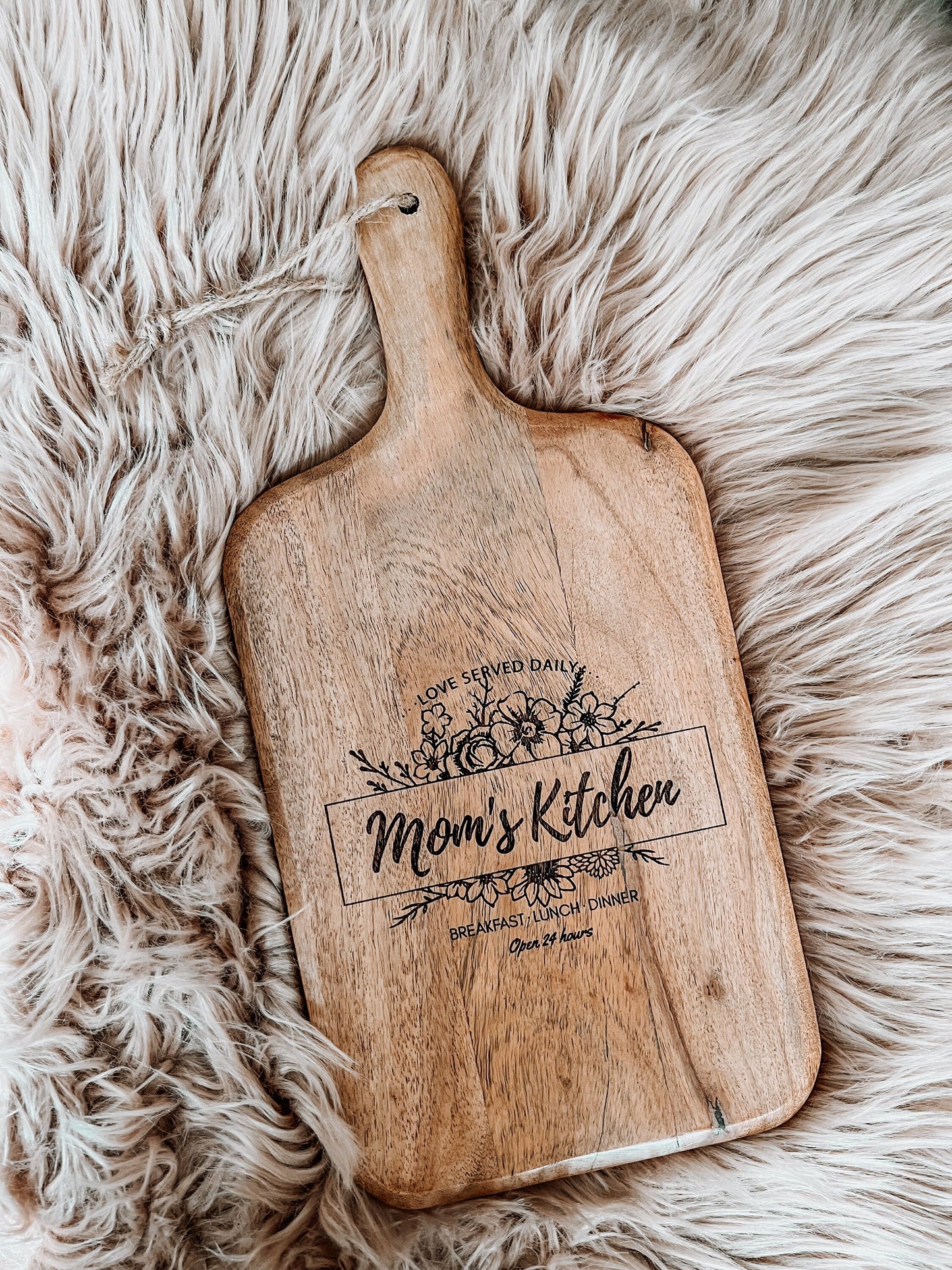 Mom’s Kitchen Engraved Acacia Cutting Board | Custom Mother’s Day Gift | Laser Engraved Gift for Mom Sister Aunt Grandma